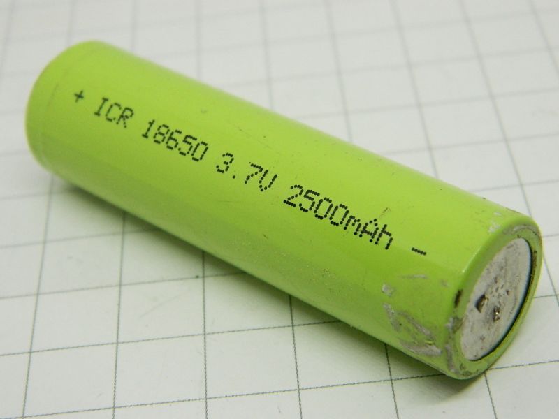 Batteria ricaricabile al Litio Li-Ion tipo 18650 3,7V 2.500mAh